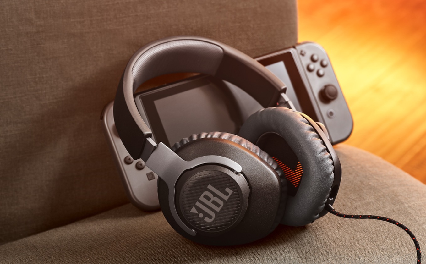JBL%20Quantum%20100%20PROMO%201.jpg?1732