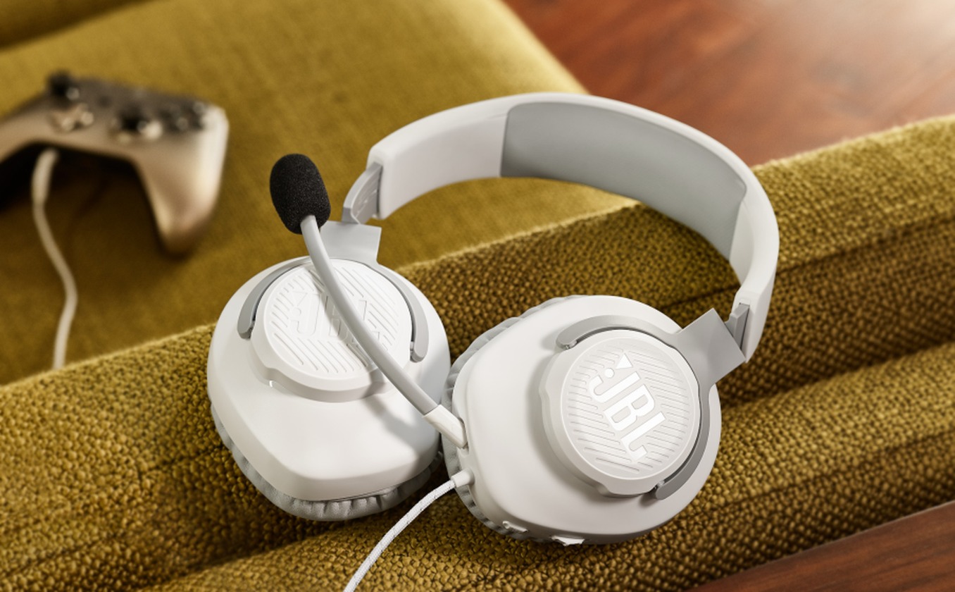 JBL%20Quantum%20100%20PROMO%203.jpg?1732