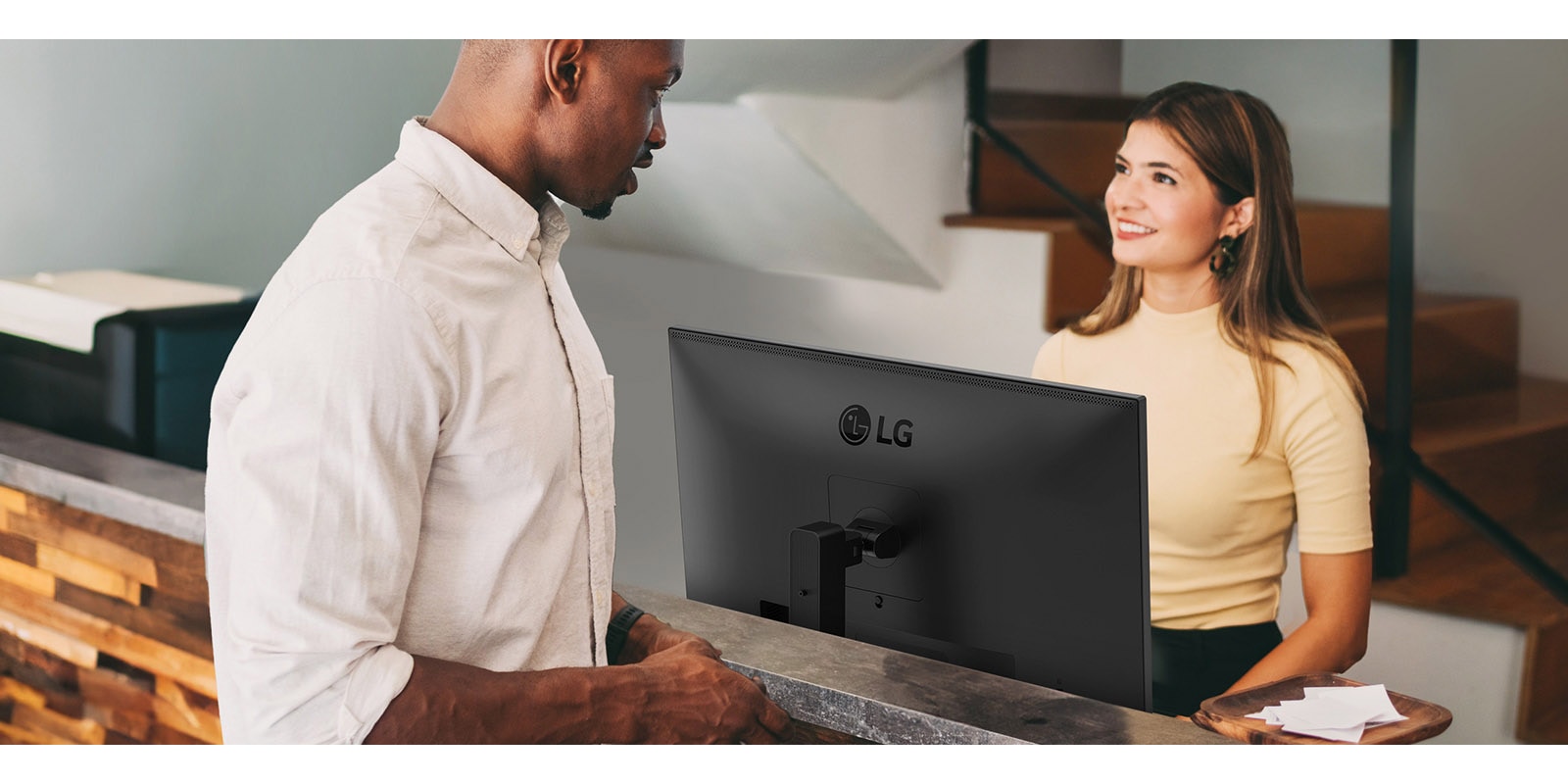 LG%2027BA550-B%20PROMO%2016.jpg?17313314